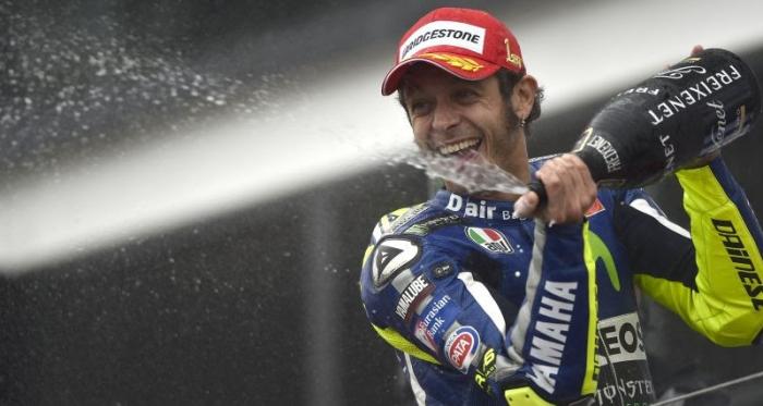 Victoria sobresaliente de Valentino Rossi  bajo la lluvia de Silverstone