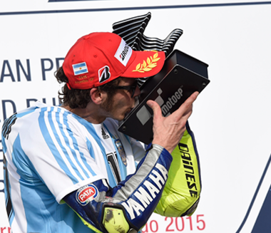 Un Rossi extraordinario sale más líder de Argentina