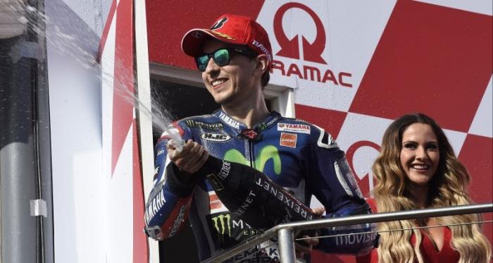 Lorenzo logra un valioso podio en Phillip Island tras una delirante e histórica carrera