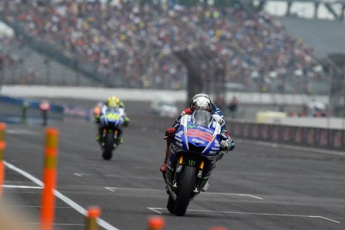 Lorenzo y Rossi descorchan champán en el histórico circuito de Indianápolis 