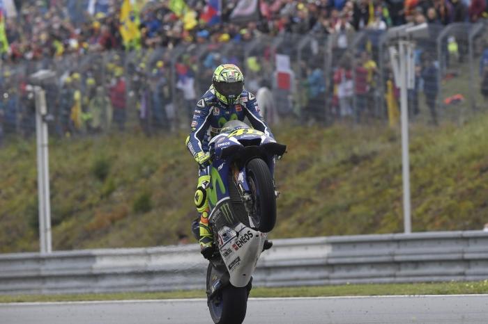 ROSSI PESCA UN VALIOSO SEGUNDO PUESTO EN UNA CARRERA DELICADA